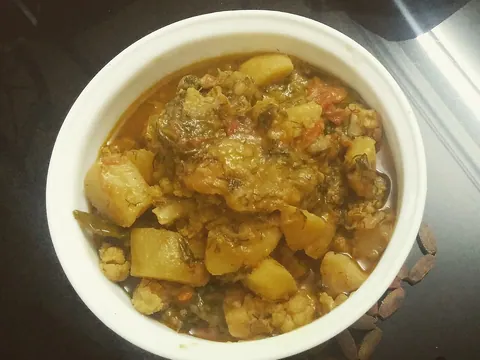 Batata e couve-flor com especiarias