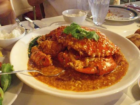 Caranguejo de Singapura com molho picante