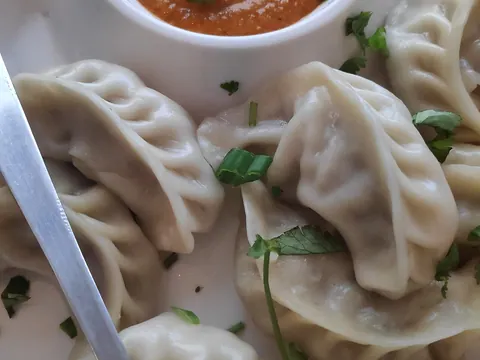 Momos nepaleses de frango