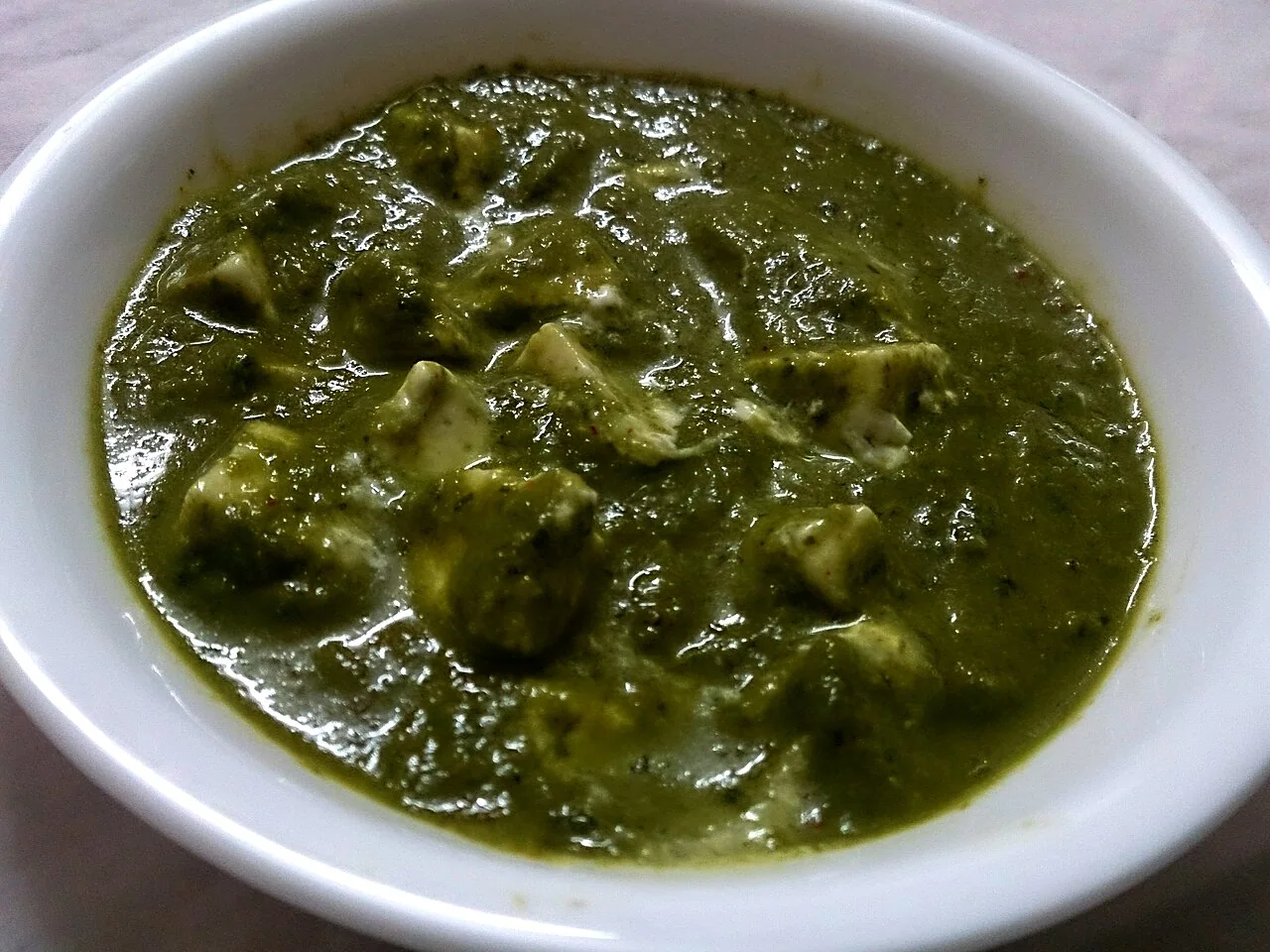 Paneer com espinafres