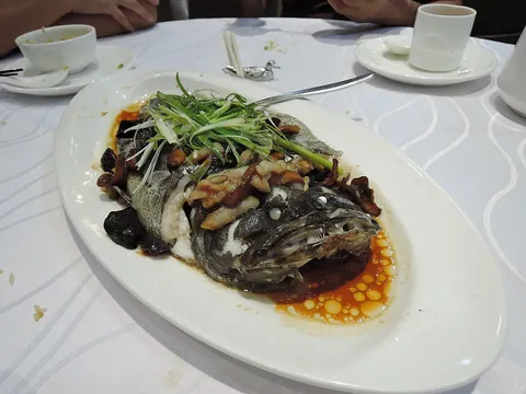 Peixe ao vapor à cantonesa