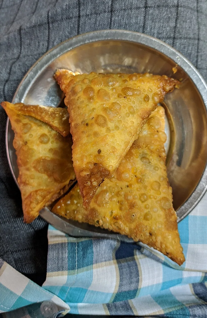 Potato and pea samosas