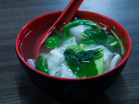 Sopa de wontons