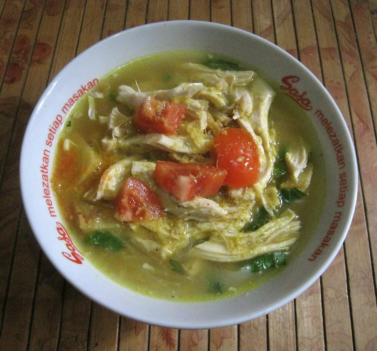 Sopa indonésia de frango