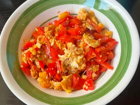 Tomate salteado com ovos