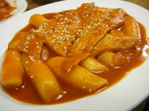 Bolinhos de arroz coreanos picantes