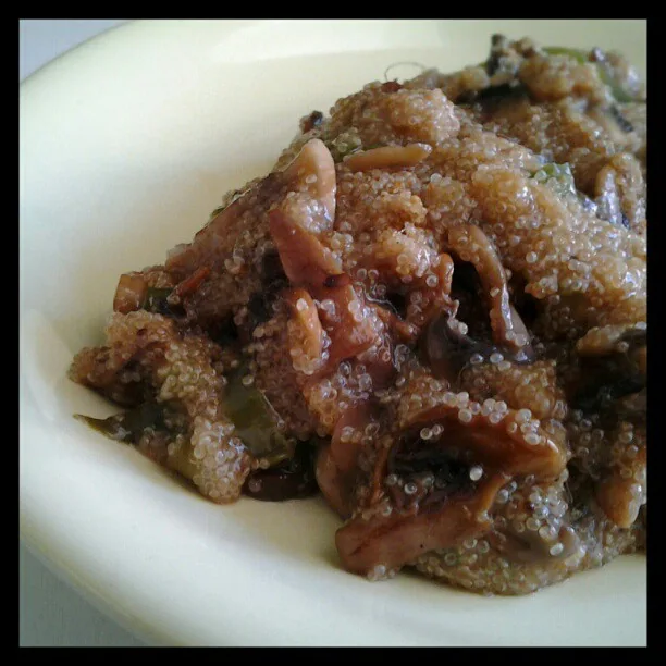 Creamy amaranth with mushrooms