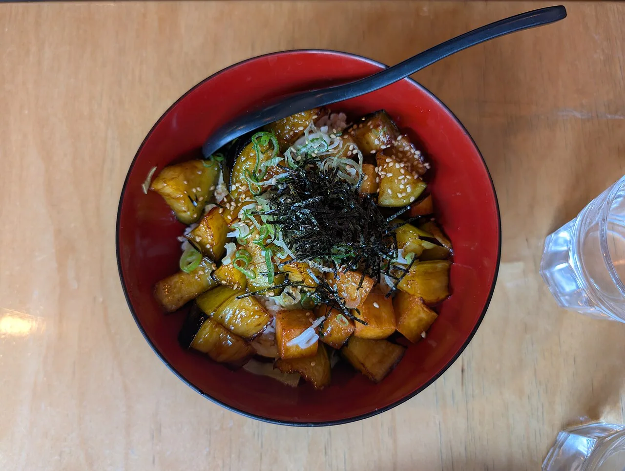 Teriyaki rice with tofu and aubergine