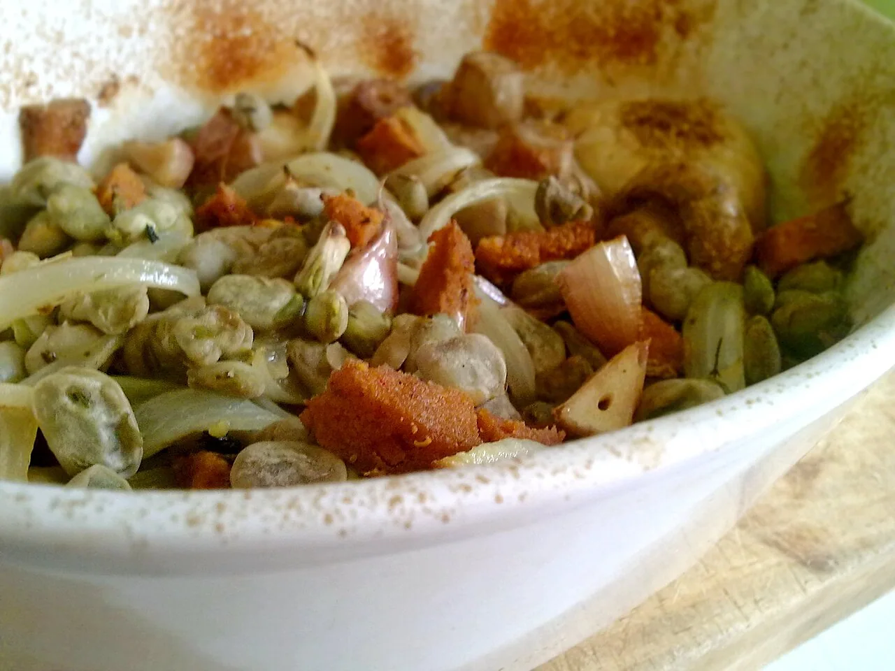 Favas com chouriço vegetal