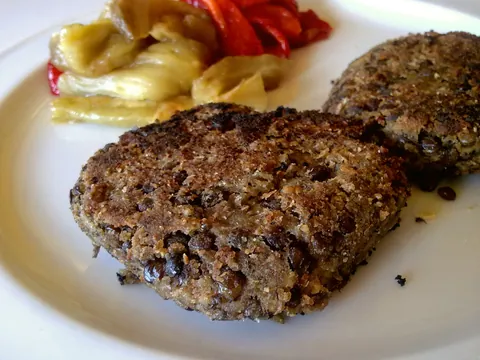 Hambúrgueres de lentilhas e nozes