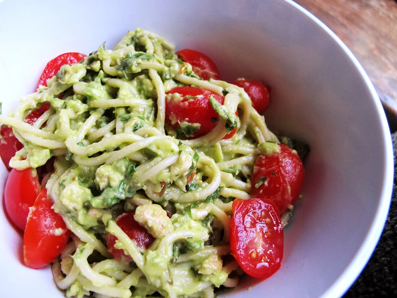 Avocado pesto pasta