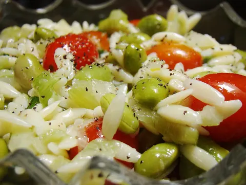 Salada de orzo com limão