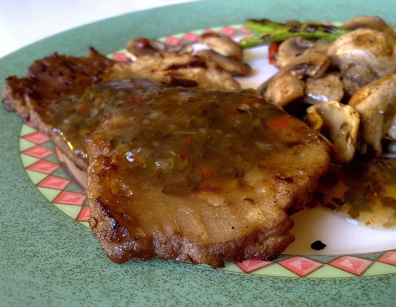 Seitan with chimichurri and vegetables