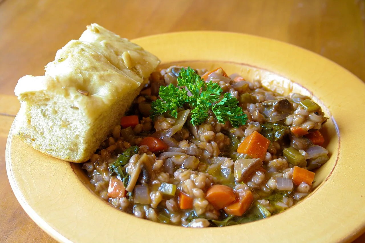 Sopa de cevada e cogumelos
